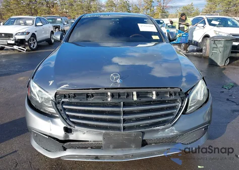 2017 Mercedes-Benz E 300 4Matic z USA, uszkodzony, nr VIN WDDZF4KBXHA112201